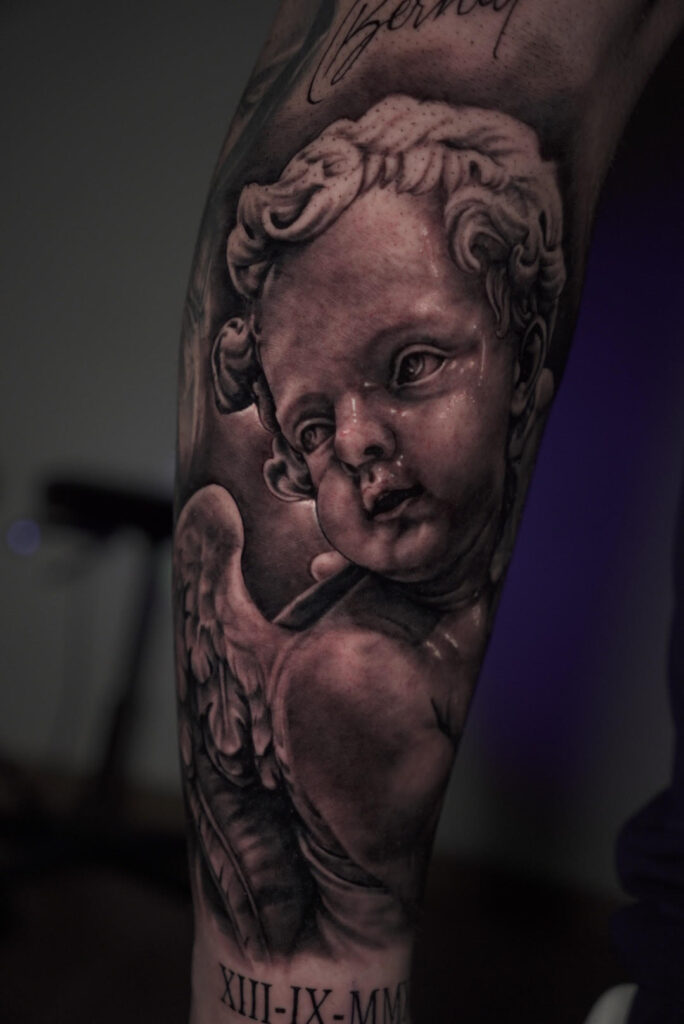 Servicios de tattoo realista. Querubín